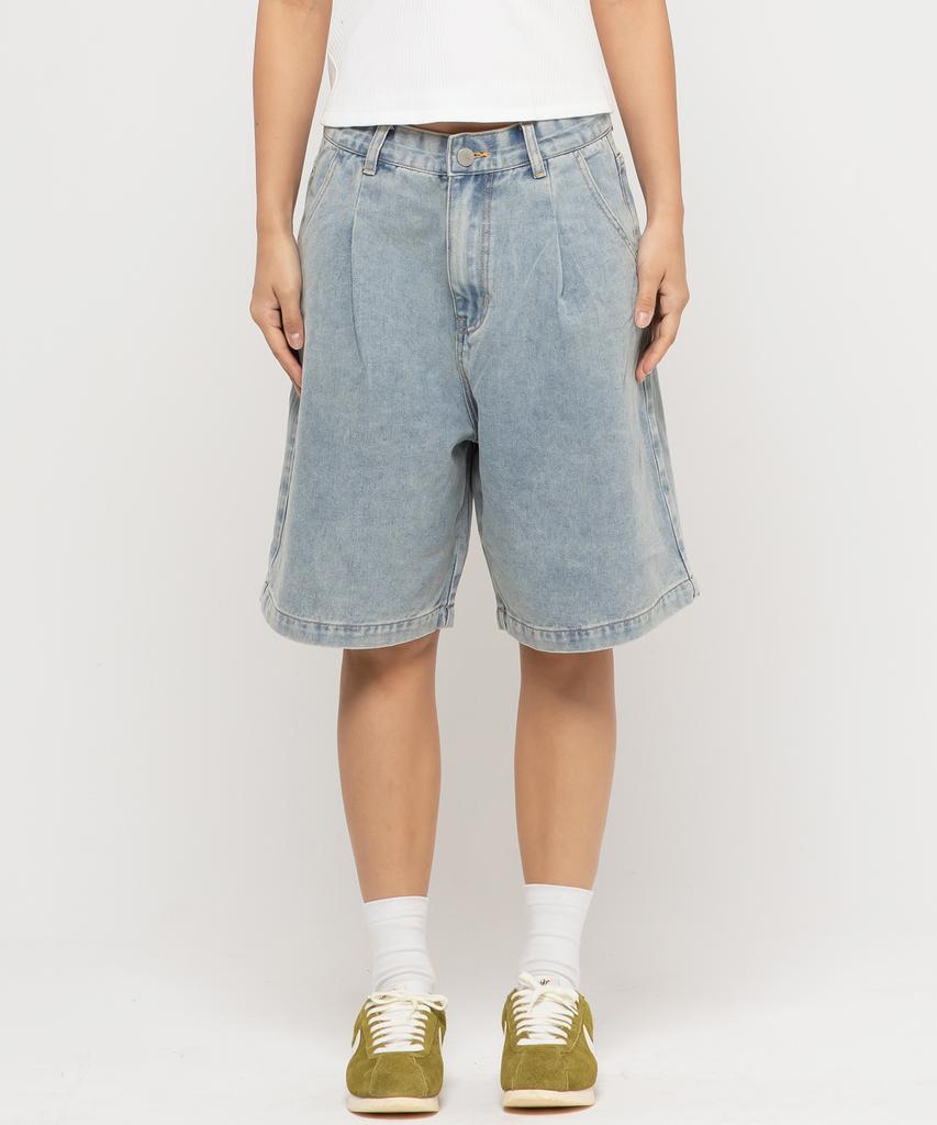 CHAMBROS Wide Non-Faded Single-Pleat Bermuda Denim Half Pants [Light Blue]