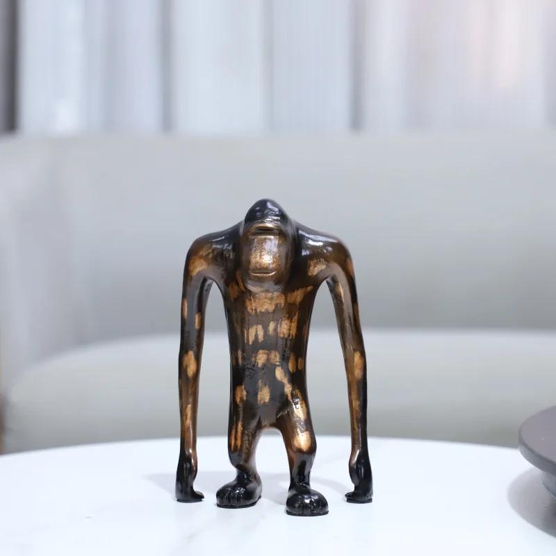 European Abstract Resin Long-armed Gorilla Animal Sculpture Ornament for Living Room Bedroom Fun Animal Gorilla Craft Home Decor