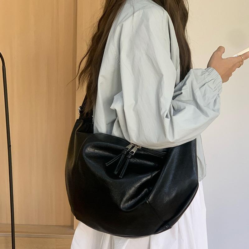 Large-capacity Dumpling-shaped Bag with Lazy Style, Simple and Casual Commuting Shoulder Bag