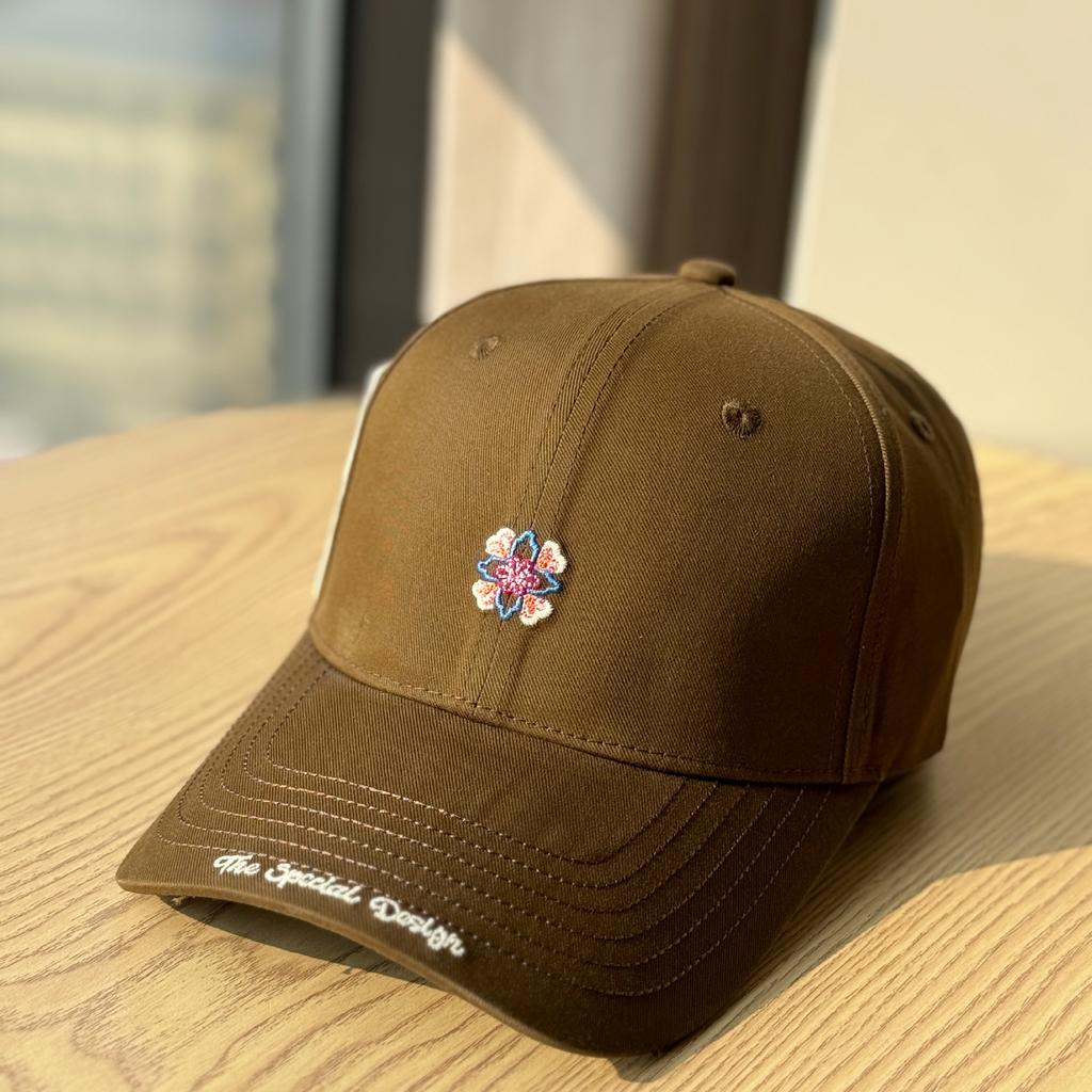 Korean-style Hard-brim Baseball Cap for Men and Women, Casual Versatile Hat with Three-dimensional Embroidered Flowers, Sun-shading, Face-slimming,