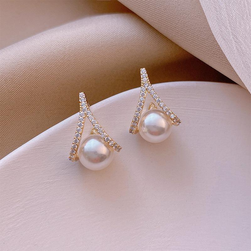 White Imitation Pearl Crystal Rhinestone Stud Earrings for Women New Personality Trendy Jewelry Girlfriend Gift