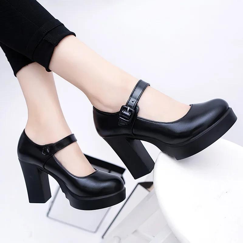 Mode 2024 Vente Chaude Chaussures pour Femmes Boucle Un Mot Escarpins pour Femmes Automne Bout Rond Uni Mary Jane Talons Hauts Chaussures Imperméables Dames
