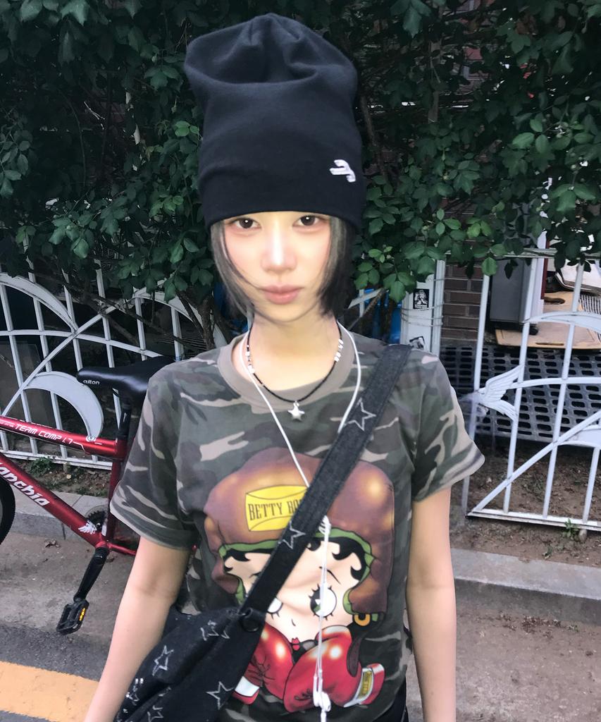Tansanmageunesyum Songi Songi X Tansan Logo Drape Beanie (Black)