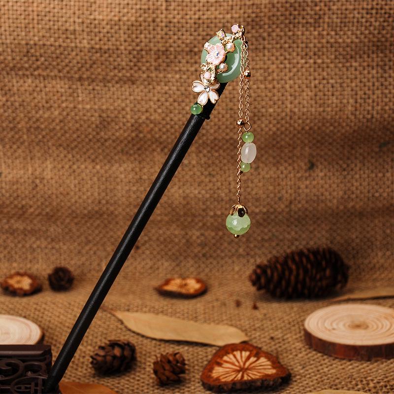 Haarnadel im Vintage-Stil mit Ebenholz-Imitation, Quasten und hölzernem Schritt-Schüttel-Design für Hanfu und antike Kostüm-Accessoires
