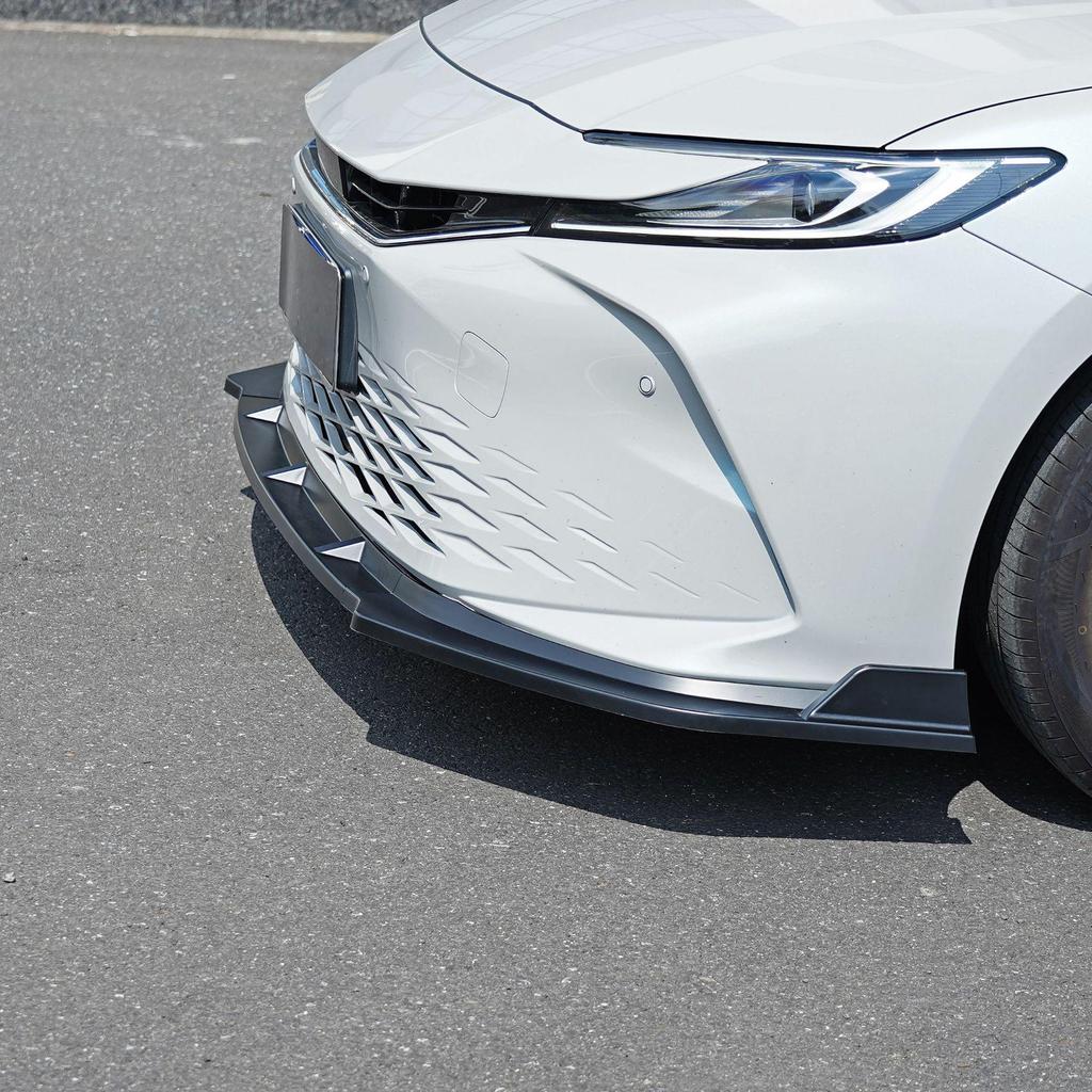 Karosserisett foran og bak til Toyota Camry 24-modell: Inkluderer frontleppe, bakdiffusor, sideskjørt, takspoiler, bakspoiler og luftespalter