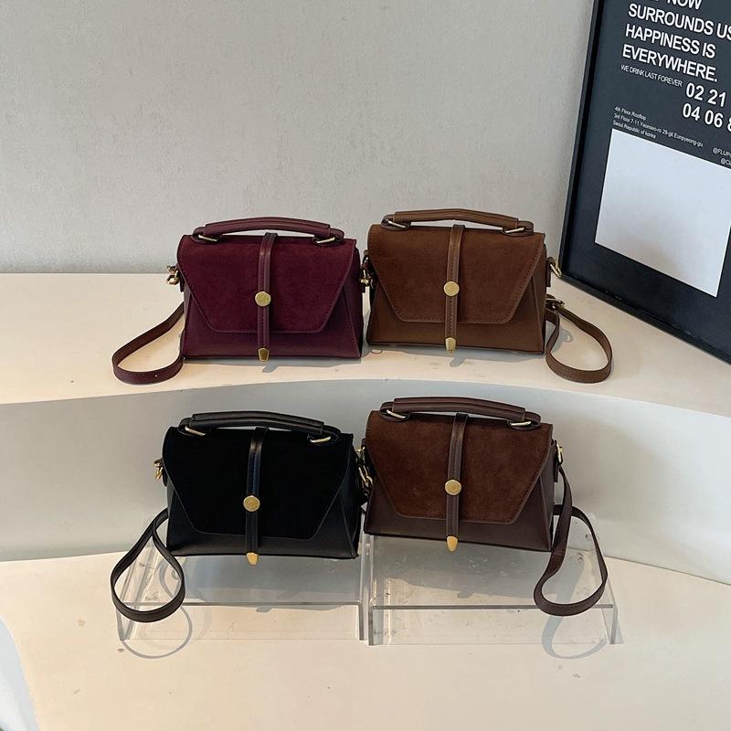 This Single-shoulder Women's Crossbody Bag Features A Unique and Simple Design. It Is A Small Square Commuting Handbag