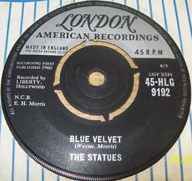 7inch Record STATUES - Blue Velvet / Keep The Hall Light B 45HLG9192 London 1960 UK Soul/Funk Used