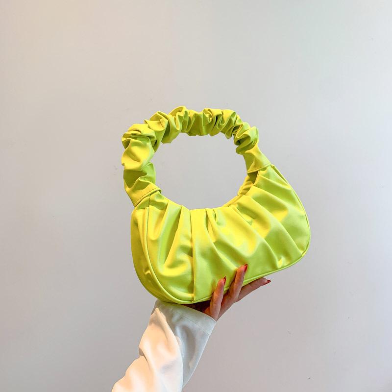 Contrasterende kleuren Nieuwe modieuze effen kleur geplooide wolken Zoete schoudertas Straattrend Draagbare okseltas voor dames