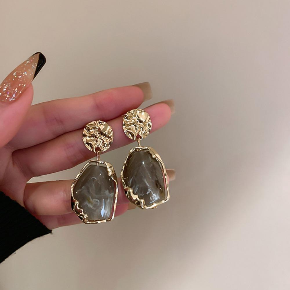 French Retro Temperament Pearl Earrings Light Luxury High-end Stud Earrings Niche Atmosphere Versatile Earrings