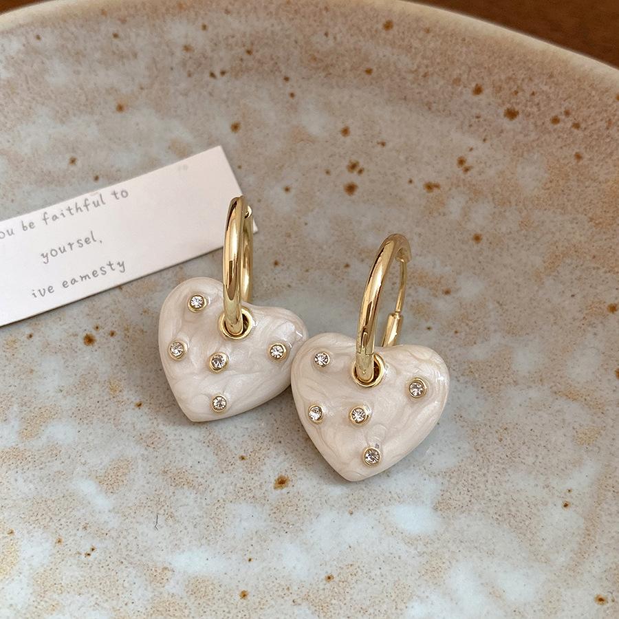 Diamond Dripping Oil Love Pendant, Ear Buckle Hong Kong Style Retro Fashion Earrings, Light Luxury High-end Earrings, Design Sense Niche