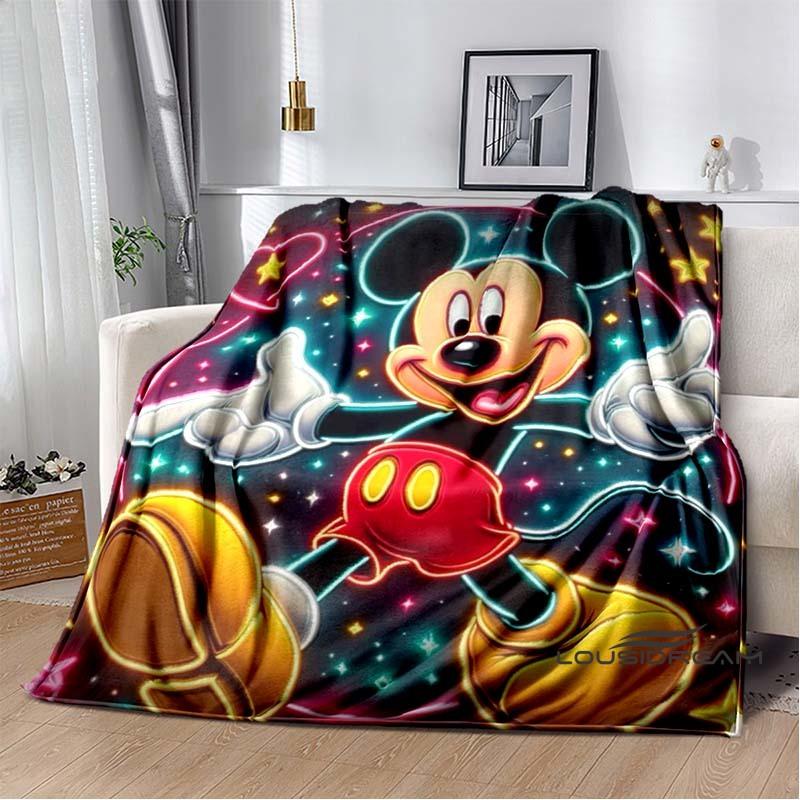 Deka s motivem Mickey Mouse je nadýchaná a měkká, vhodná pro děti i dospělé a ideální pro domácnost, cestování, kempování an