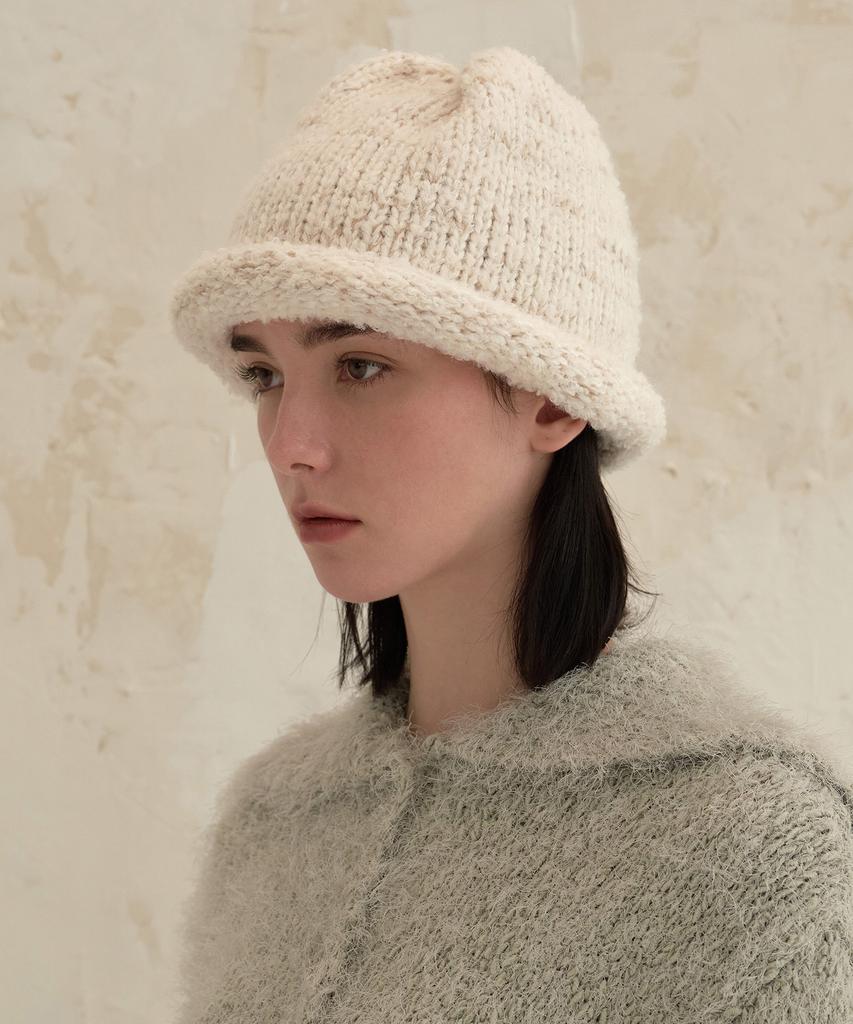 Bajal Va Square Long Label Roll-Up Beanie Cream