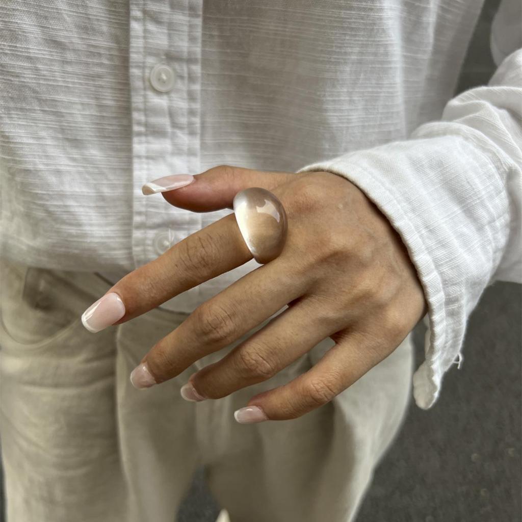Transparenter farbiger Harzring, glatter geschwungener stapelbarer Statement-Ring, geeignet für den täglichen Gebrauch und Partys