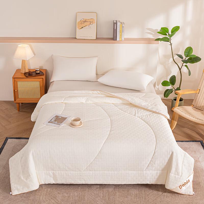 Dohia All-Season A-Class Fiber Quilt