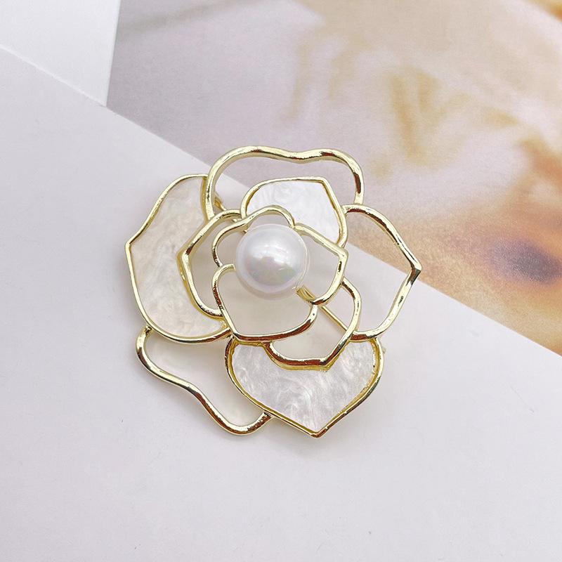 Camellia Flower Pearl Brooch Luxury Corsage Pin For Women Scarf Buckle Clothes Corsage Jewelry Accessories