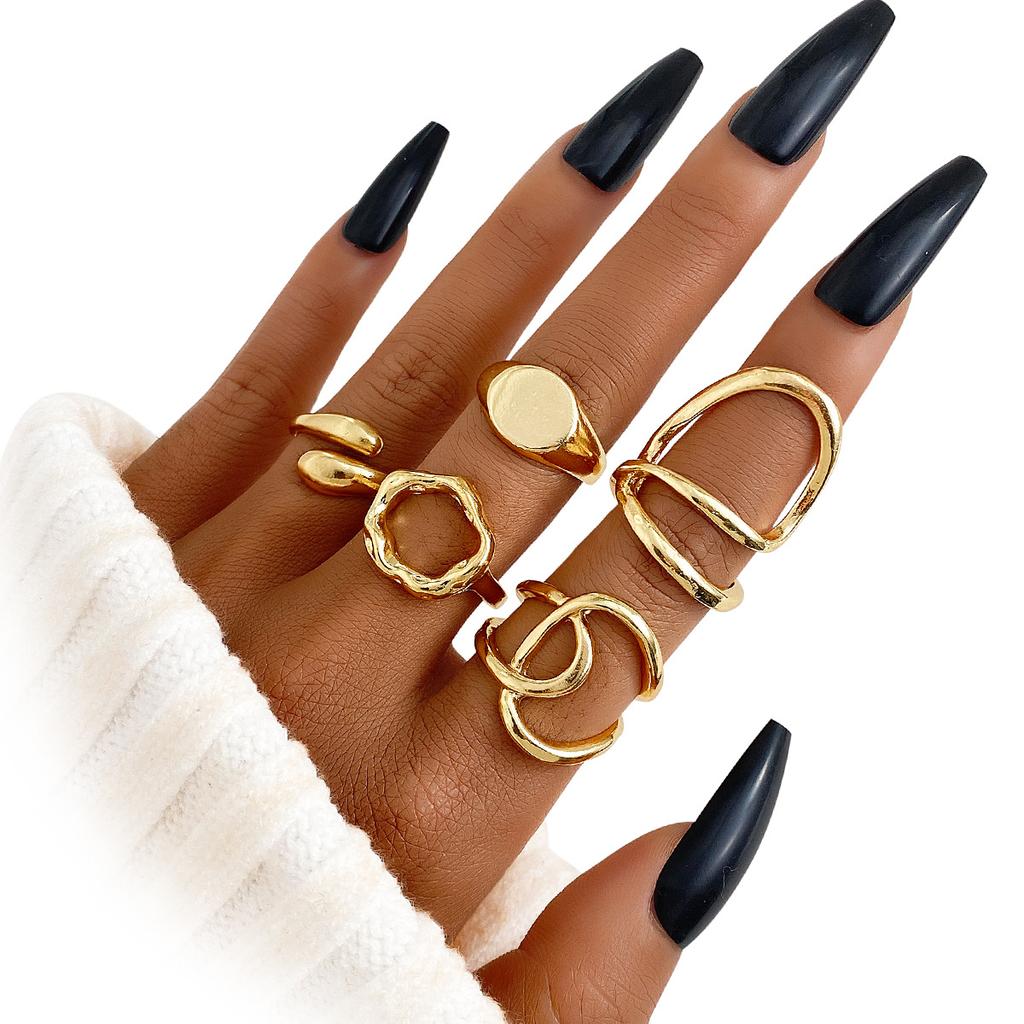 Übertriebene Persönlichkeit Goldene Lavalinie Unregelmäßige Wassertropfen Glatte Oberfläche Ring Set