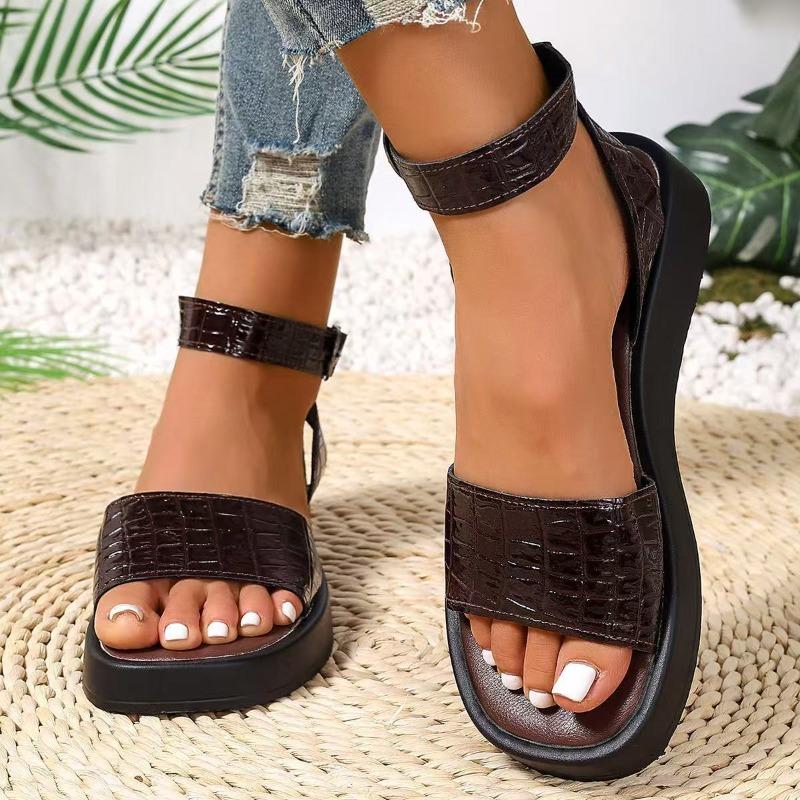 2026 Sommer Neu Übergröße Damen Dicke Sohle Lässige Römische Sandalen mit einem Riemen Hoher Absatz Outdoor-Kleidung