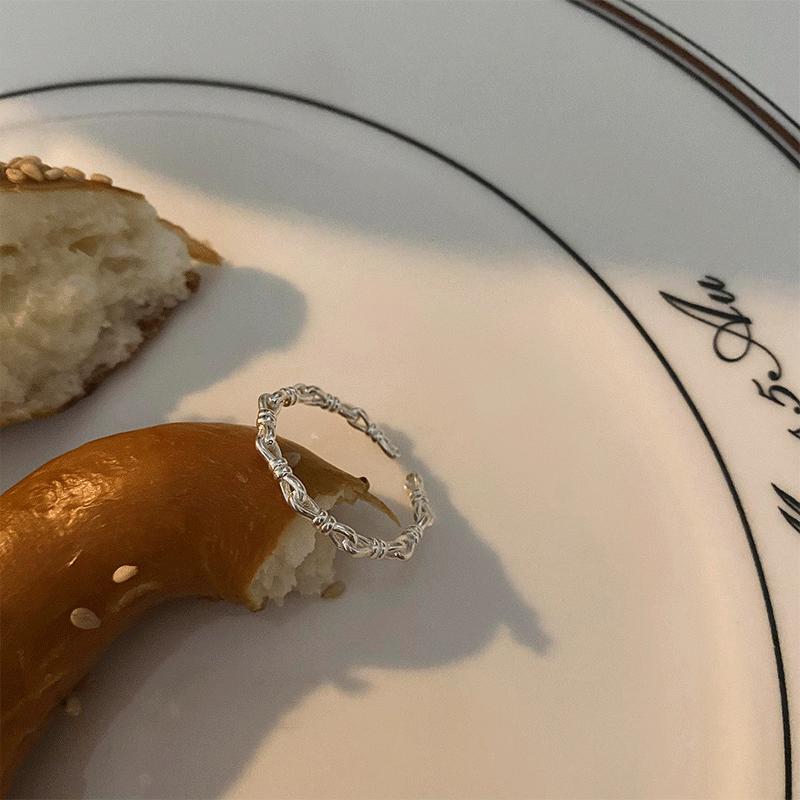 Elegant High-End Pearl Ring: Unique, Simple Design for Women’s Index Finger