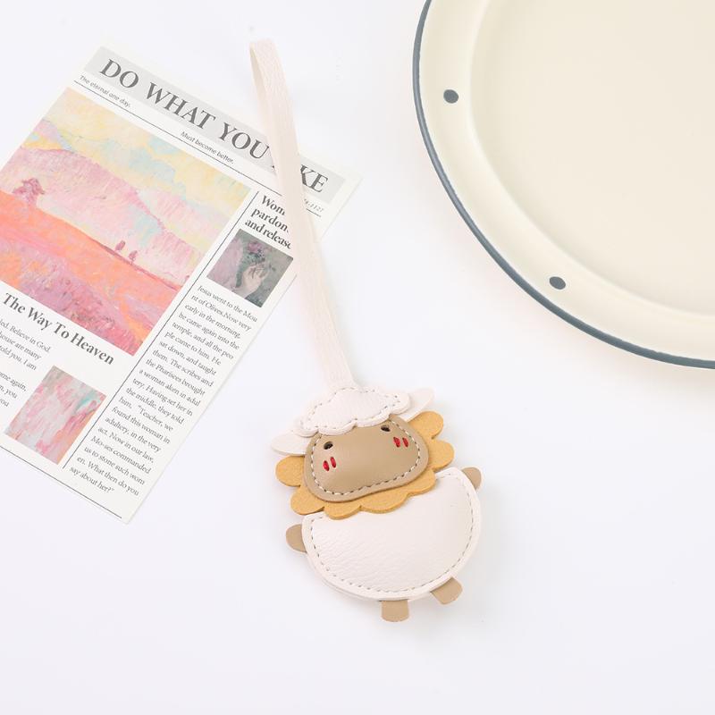 Fashion Sheep PU Leather Keychain Cute Goat Design Car Key Ring Durable Bag Charm for Women Daily Wear Gift
