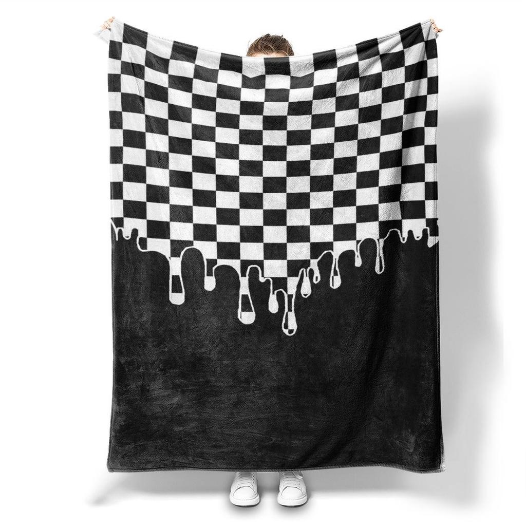 Black and white snowflake pattern printed flannel blanket, suitable for sofas, chairs, and bedrooms.