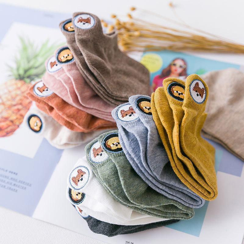 Chaussettes en coton brodées de chiens pour femmes, chaussettes respirantes quatre saisons à la cheville, chaussettes mignonnes pour étudiants et adultes