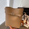 Modische und beliebte Dopamin-Farbe einfache Litschi-Muster Eimer Tasche ausländisches Gefühl elegant lässig Nischen Design Umhängetasche