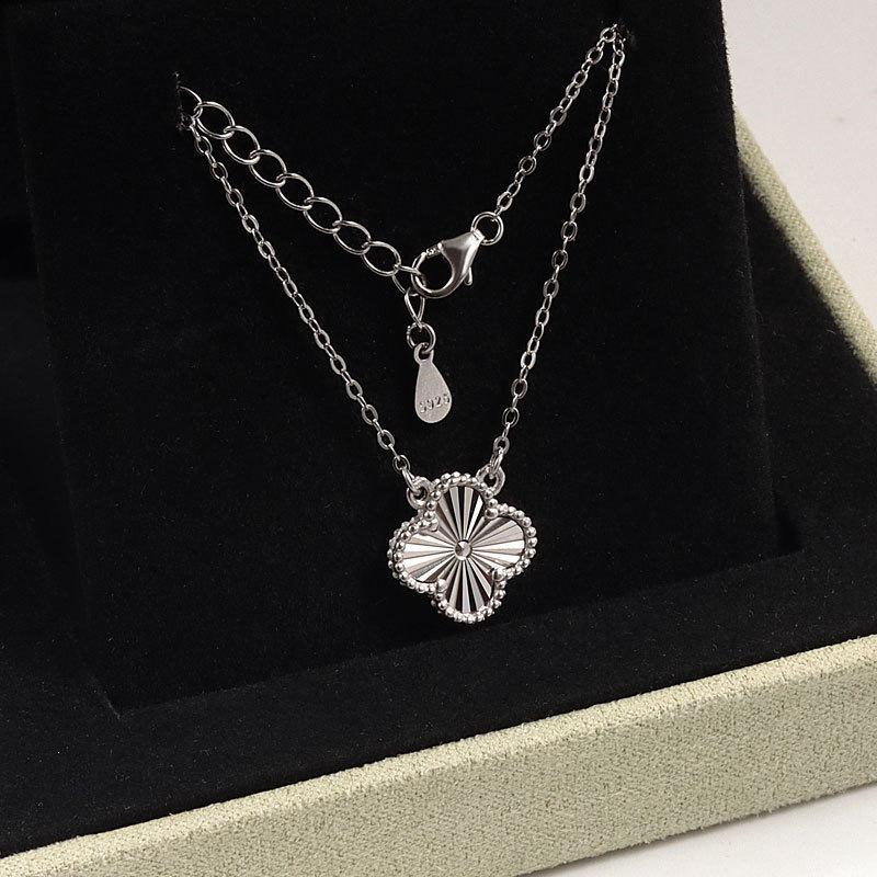 Dames Armband met Klavertje Vier – 18K Verguld met Dubbelzijdige Parelmoer, Elegant Hoogwaardig Accessoire, Chic en Geluksontwerp.