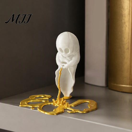 Halloween Party Supplies Funny Peeing Ghost Figurine, Spooky Statue, Unique Desk Accessories 3D Printed Luminous Tabletop Ornament, Joke Gift Glow In