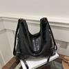 Tote Bag Solid Color Retro Casual Shoulder Bag Design Commuting Texture Large Capacity Bag Women