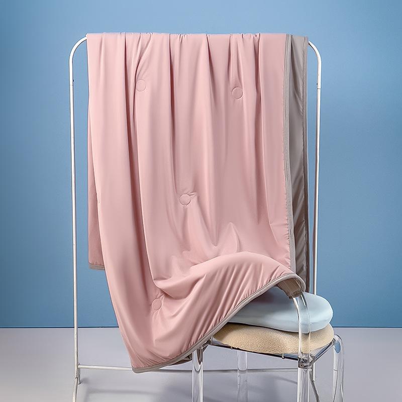 Cooling Ice Silk Summer Blanket Lightweight Breathable Quilt for Bed Sofa Machine Washable for Hot Summer Nights