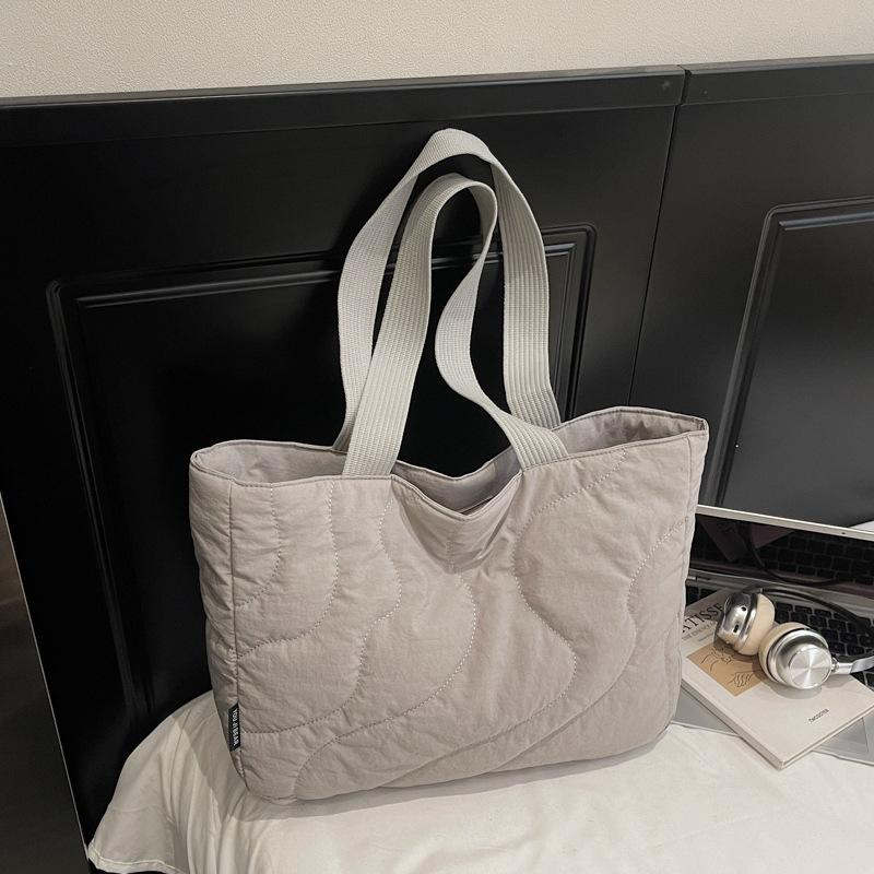 Solid color versatile quilted tote bag women's padded one-shoulder cotton jacket college student minimalist style class commuting handbag