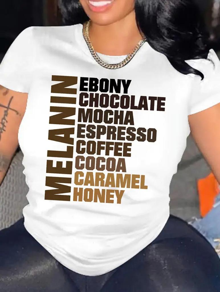 T-shirt blanc décontracté pour femmes à la mode avec plusieurs designs distinctifs, col rond, manches courtes