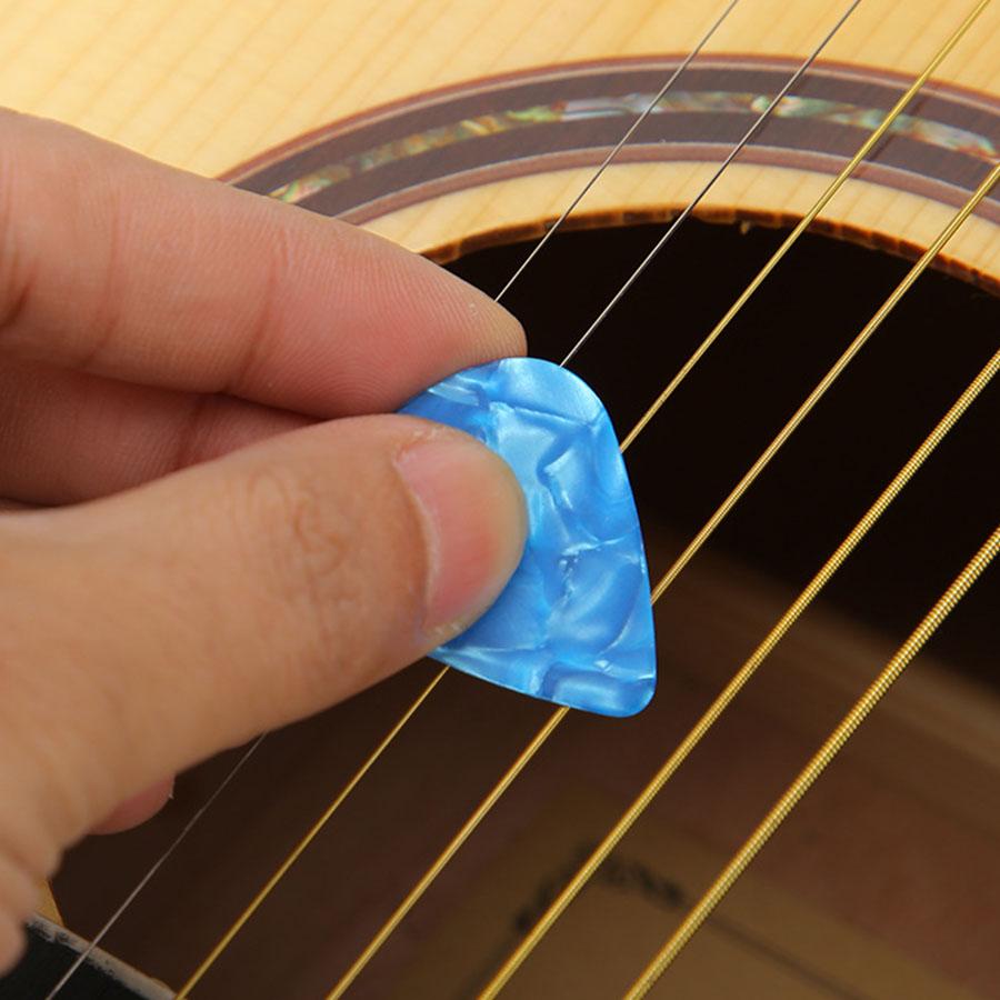 0.5mm Celluloid Guitar Pick with Storage Box Electric Guitar Smooth Plectrum Acoustic Guitar Bass Ukulele Accessories JXB