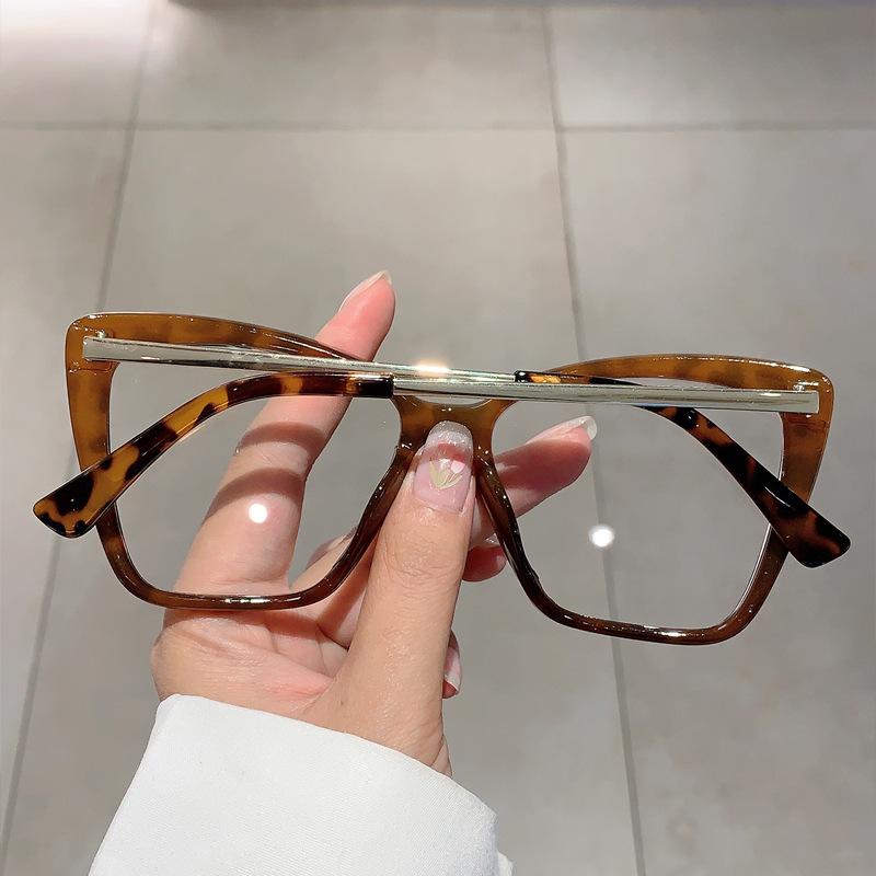 New Retro Artistic European and American Ins Luxury catS Eye Anti Blue Light Glasses Fashion Trend Metal Foot Flat Mirror