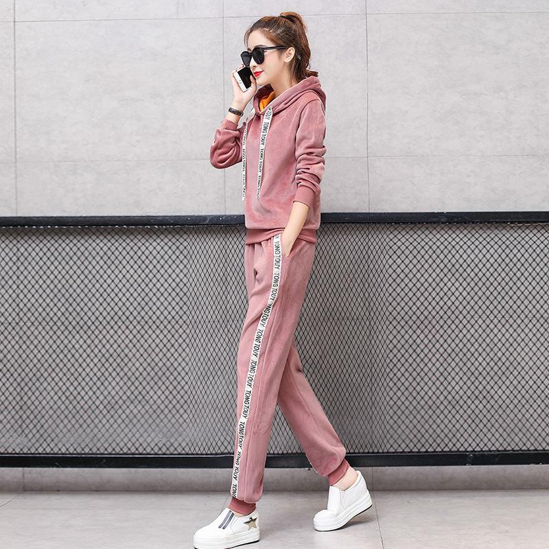 Women's Golden Velvet Two-Piece Suit – Fashionable Autumn & Winter Sportswear with Fleece-Lined Thick Sweater, Casual Style