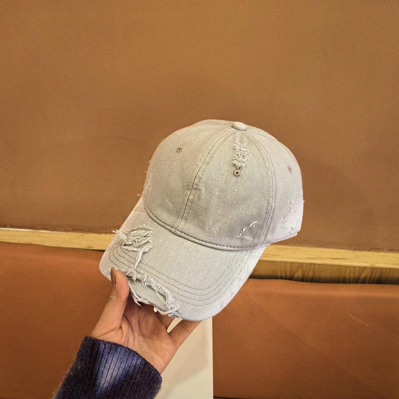 New Soft Top Hole Gradual Change Baseball Cap Men and Women Show Small Face Old Wear Cap Young Couples Tide Hat