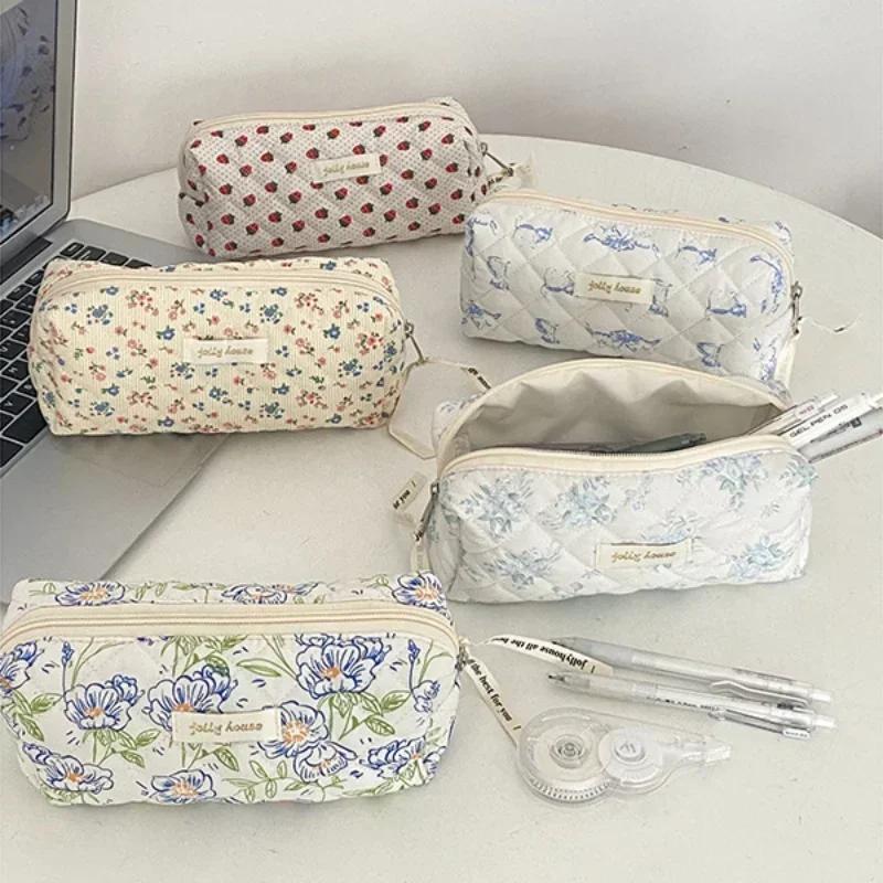 Women Brush Makeup Storage Bag Case Chic Floral Strawberry Cute Student Girl Aesthetic Vintage Flower Strawberry Pencil Bags