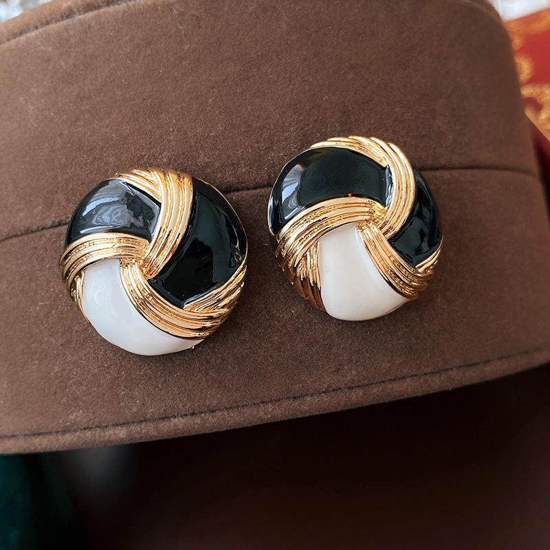 Vintage Inlaid Round Earrings, Court Style Light Luxury Exquisite Design, Niche Fashion Ear Studs