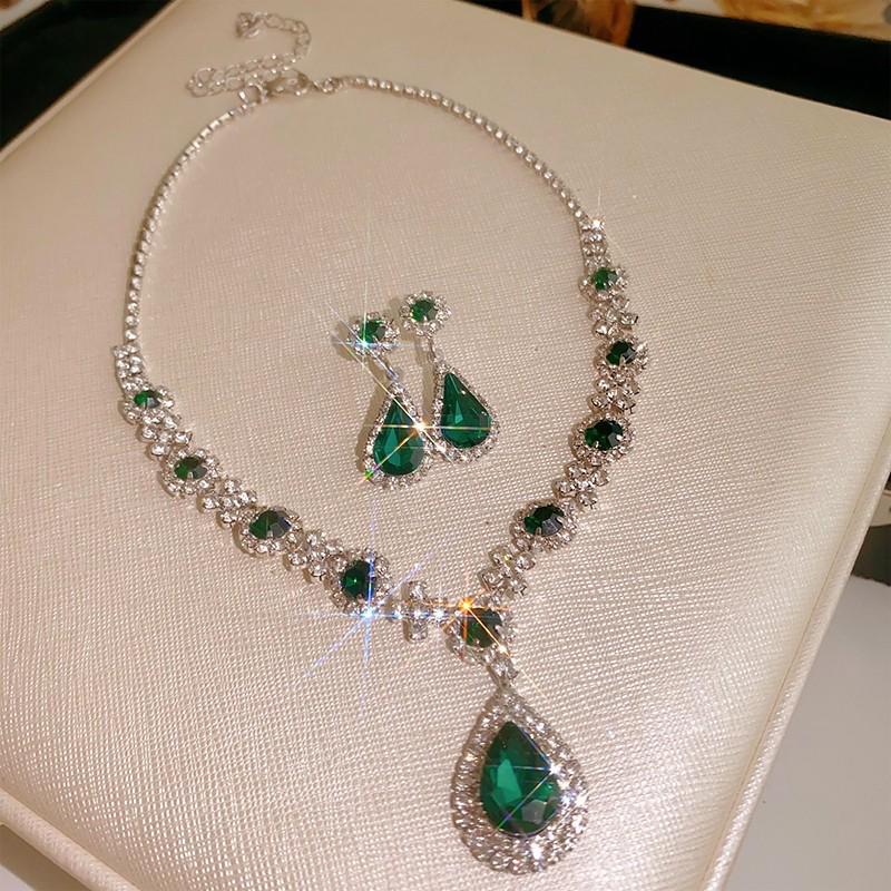 Stainless Steel Diamond Flower Earring and Necklace Set - Fresh, Sweet, and Luxurious.