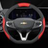 2026 Für CHEVROLET Auto Lenkradabdeckung PU-Leder Ganzjahres-Passform Cruze Malibu Trax Equinox Tahoe Onix Captiva Zubehör
