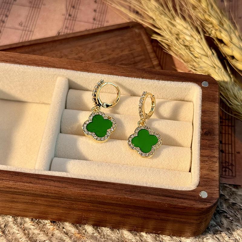 High-Grade Four-Leaf Clover Earrings Fashion Exquisite Shining Earrings Senior Sense Of Ladies Earrings