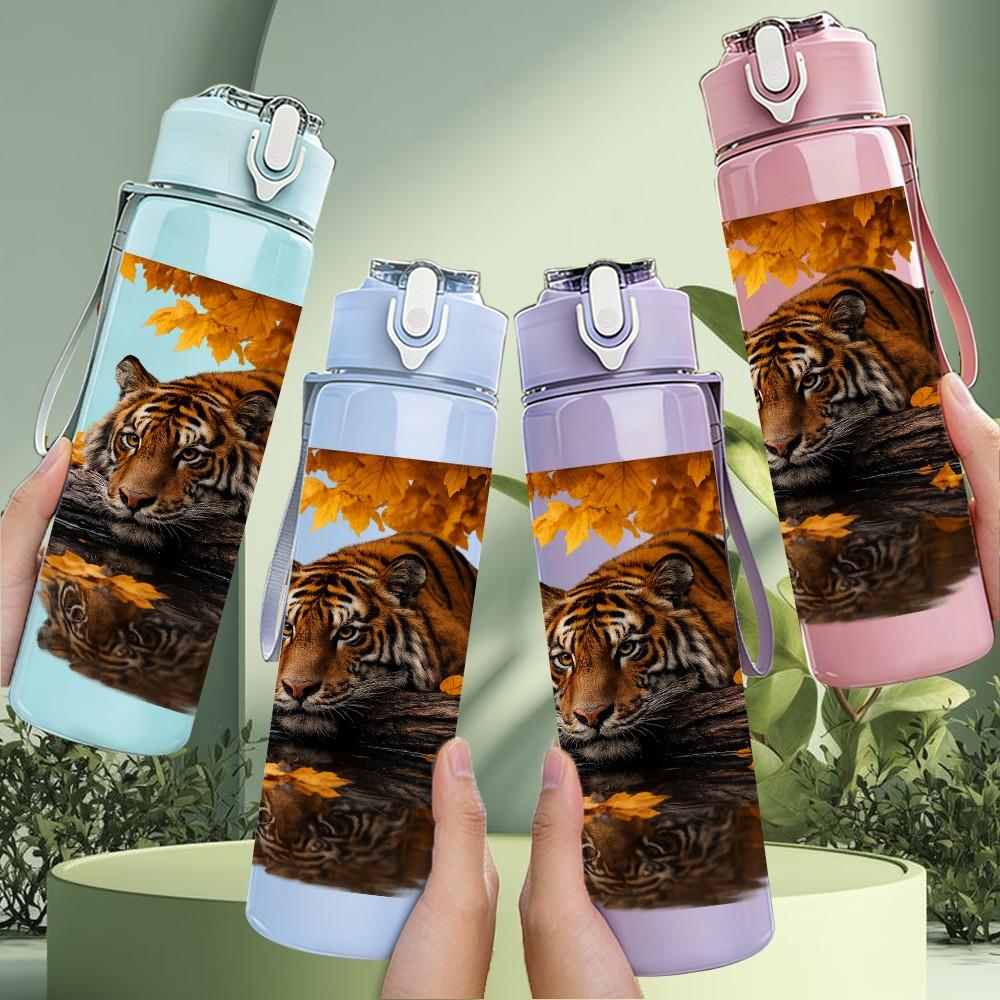 1PC Tiger On Golden Lake Sunset Scene Print 750ml Color Plastic Sports Water Bottle Leakproof Flip Straw Lid Suitable for Sports Office Home Use