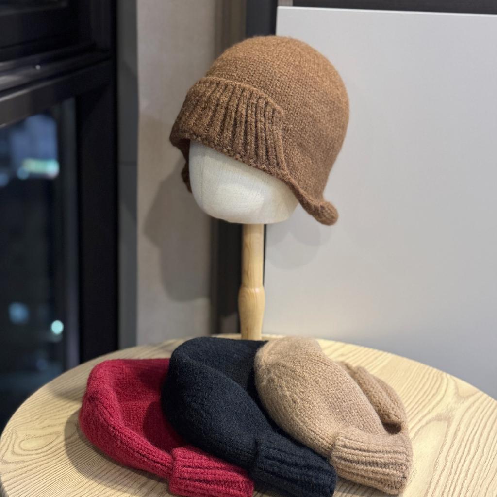 Neue Herbst- und Winter-Nischen-Kurzstrickmütze zum Ohrenschutz für Damen, warm und figurbetont, personalisierte Seilstrickmütze Lei Feng Mütze