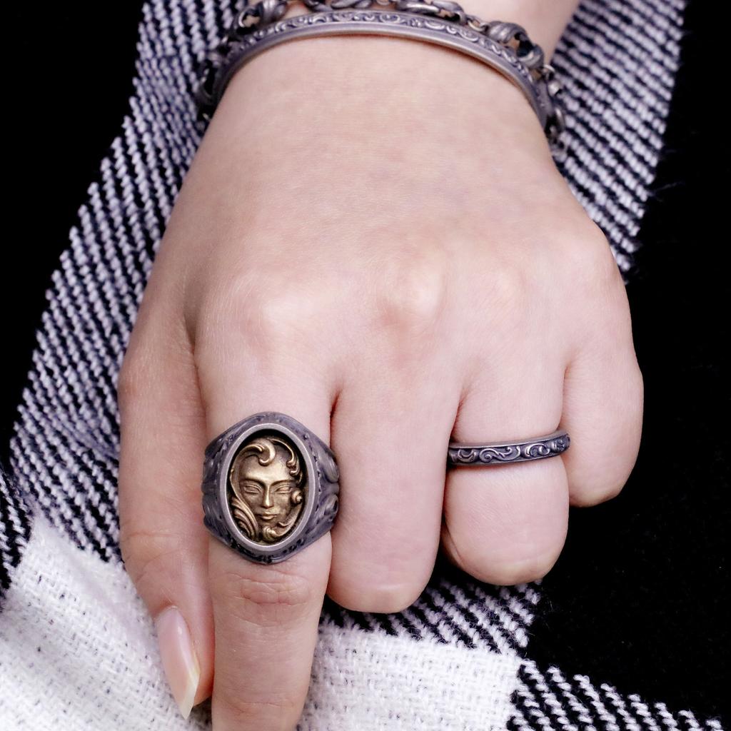 New Dark Style Classic Craze Red Baroness Electroplated Two-color Ring