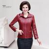 Jachetă pentru femei de vârstă mijlocie din piele artificială, suprafață netedă, guler răsturnat, buzunare cu fermoar, mâneci lungi, haină retro moto, îmbrăcăminte de călătorie de mărime mare