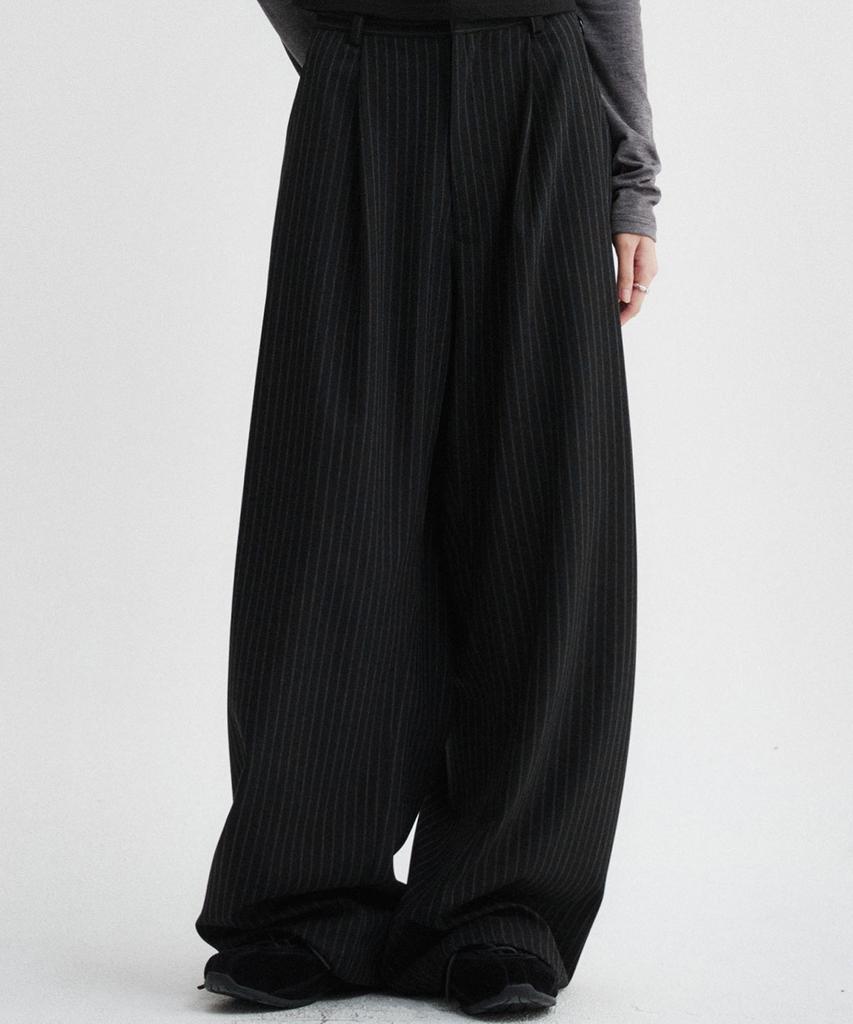 Diaeneseualumeon Striped Curved Slacks Black