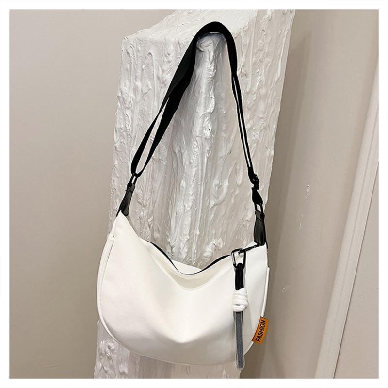 Geräumige Nylontaschen-Damen Herbst Winter Neuer Trend Mode Vielseitige Einfarbige Umhängetasche Halbmondtasche