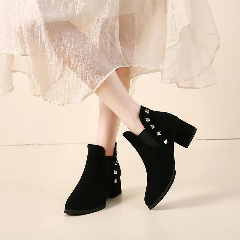 New Women's Shoes Back Zipper Ankle Boots Women's Retro Modern Boots Women's Rivet Pointed Toe Square Heel Large Size