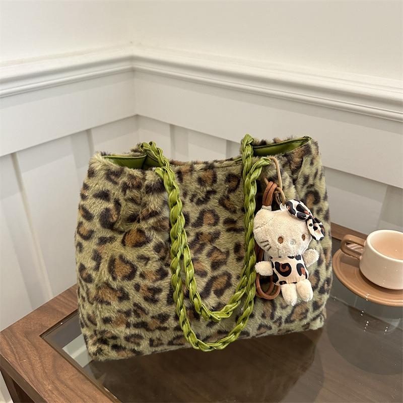 Winter Leopard Print Plush Tote Bag Women's New Trendy Fashion Chain Shoulder Bag Versatile Fluffy Messenger Bag