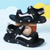Sandali da ragazzo 2025 nuovi per bambini di mezza età e più grandi versione coreana estivi per bambini antiscivolo suola morbida scarpe da spiaggia sandali da ragazzo a punta aperta